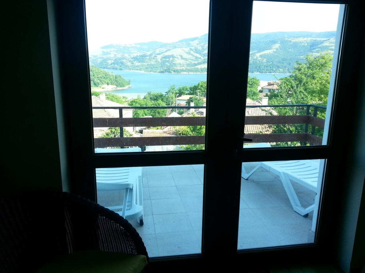 Mihaela Lake Retreat Yuvalar Exterior foto